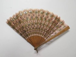 Hand fan made of maple slats and silk embellished with sequins, 1900-1910